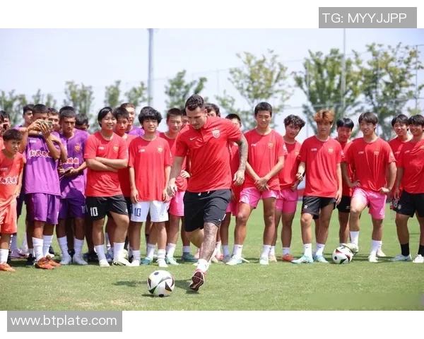 足球场上的渣男球星揭秘那些在感情中屡屡翻车的足球巨星们 足球场上的渣男球星揭秘那些在感情中屡屡翻车的足球巨星们