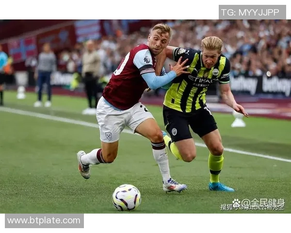 足球巨星身着经典球衣,演绎绿茵场上的速度与激情 足球巨星身着经典球衣,演绎绿茵场上的速度与激情