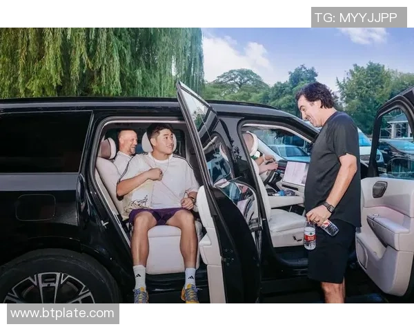 网球球星与足球球星跨界互动掀起体育融合新风潮 网球球星与足球球星跨界互动掀起体育融合新风潮